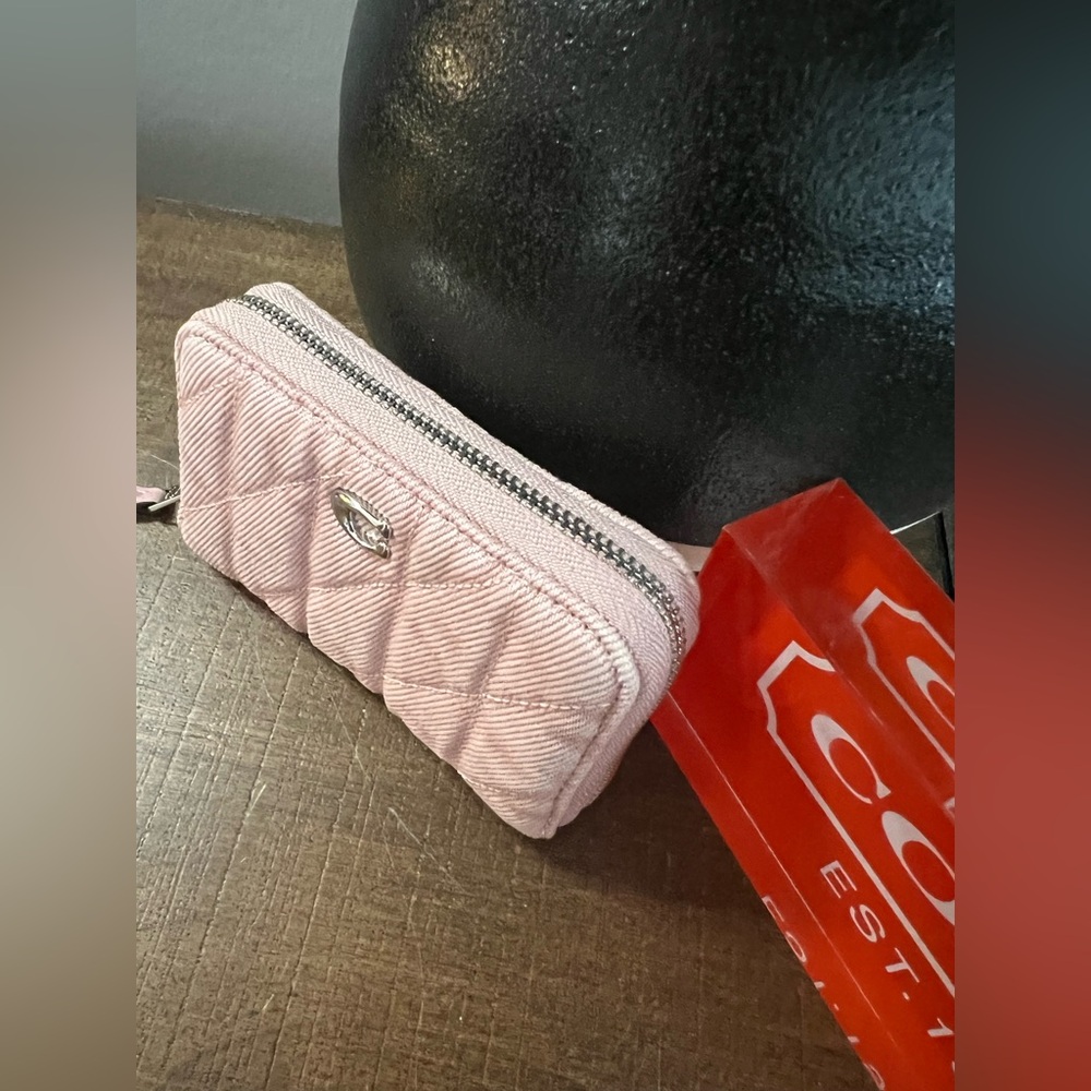 Coach Pink Denim Quilted Zip Around Card Case - Picture 3 of 9